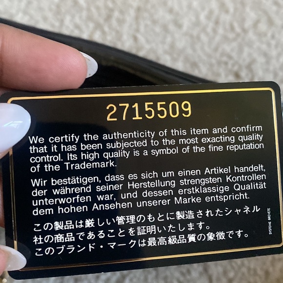 CHANEL Vintage Patent Leather Camera Bag - Picture 10 of 17